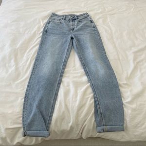American Eagle Mom Straight Jean 00